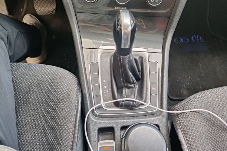 Used Volkswagen Golf 2017 1.6L Automatic Comfort Million-Vehicle Anniversary Edition Gear Lever