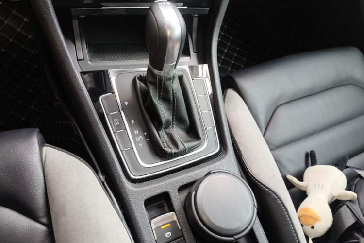 Used Volkswagen Golf 2017 280TSI Automatic R-Line Million-Vehicle Commemorative Edition Gear Lever