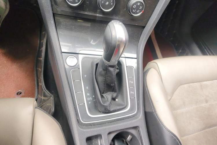 Used Volkswagen Golf 2017 230TSI Automatic Luxury Million-Vehicle Commemorative Edition Gear Lever