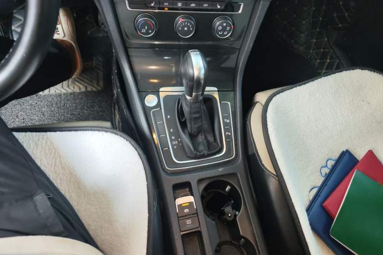 Used Volkswagen Golf 2017 230TSI Automatic Luxury Million-Vehicle Commemorative Edition Gear Lever