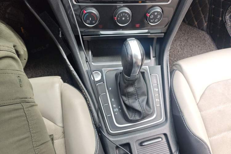 Used Volkswagen Golf 2017 230TSI Automatic Luxury Million-Vehicle Commemorative Edition Gear Lever
