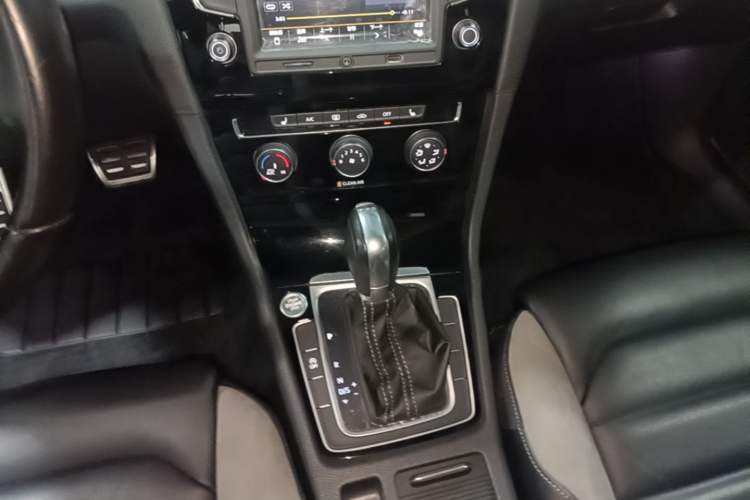 Used Volkswagen Golf 2017 280TSI Automatic R-Line Million-Vehicle Commemorative Edition Gear Lever