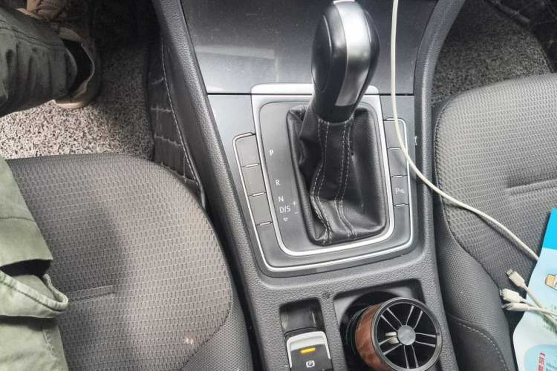 Used Volkswagen Golf 2017 1.6L Automatic Comfort Million-Vehicle Anniversary Edition Gear Lever