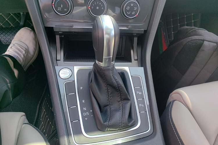 Used Volkswagen Golf 2017 230TSI Automatic Luxury Million-Vehicle Commemorative Edition Gear Lever