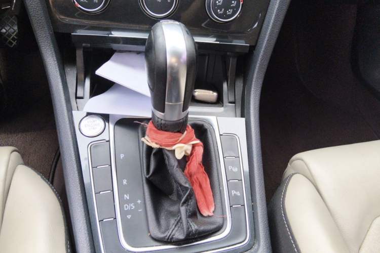 Used Volkswagen Golf 2017 230TSI Automatic Luxury Million-Vehicle Commemorative Edition Gear Lever