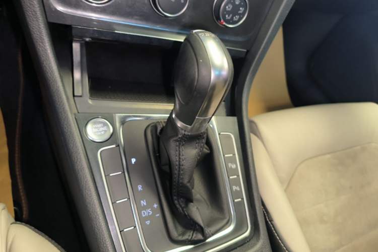 Used Volkswagen Golf 2017 230TSI Automatic Luxury Million-Vehicle Commemorative Edition Gear Lever