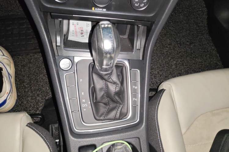 Used Volkswagen Golf 2017 230TSI Automatic Luxury Million-Vehicle Commemorative Edition Gear Lever