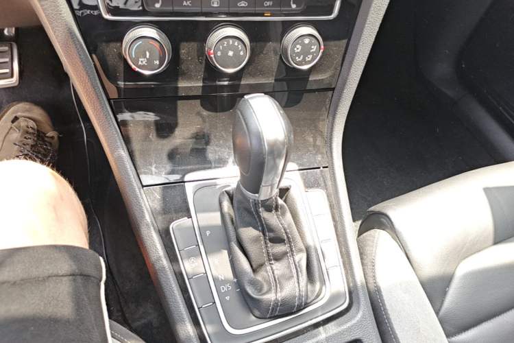 Used Volkswagen Golf 2017 280TSI Automatic R-Line Million-Vehicle Commemorative Edition Gear Lever