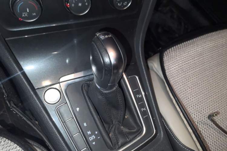Used Volkswagen Golf 2017 230TSI Automatic Luxury Million-Vehicle Commemorative Edition Gear Lever