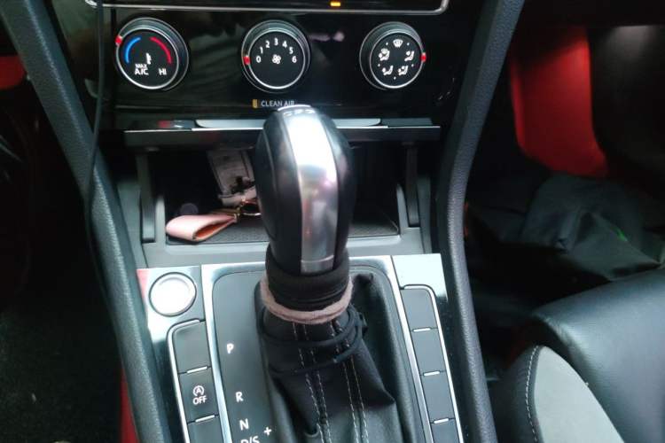 Used Volkswagen Golf 2017 280TSI Automatic R-Line Million-Vehicle Commemorative Edition Gear Lever