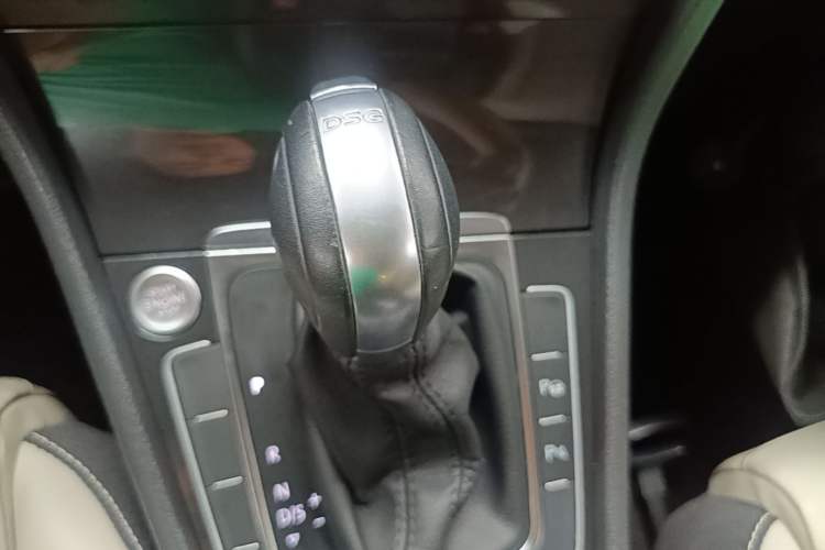 Used Volkswagen Golf 2017 230TSI Automatic Luxury Million-Vehicle Commemorative Edition Gear Lever