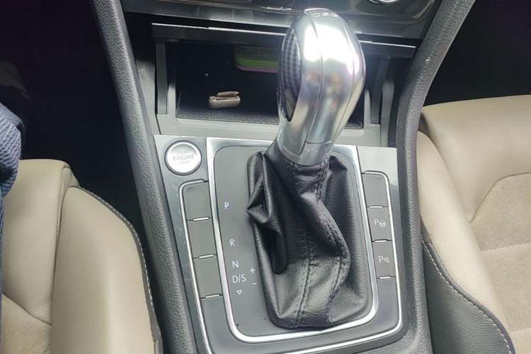 Used Volkswagen Golf 2017 230TSI Automatic Luxury Million-Vehicle Commemorative Edition Gear Lever