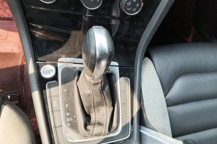 Used Volkswagen Golf 2017 280TSI Automatic R-Line Million-Vehicle Commemorative Edition Gear Lever
