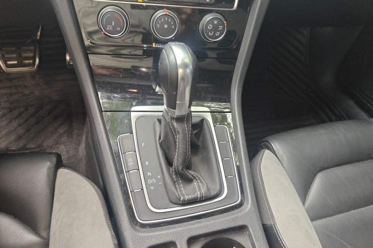 Used Volkswagen Golf 2017 280TSI Automatic R-Line Million-Vehicle Commemorative Edition Gear Lever
