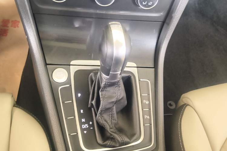 Used Volkswagen Golf 2017 230TSI Automatic Luxury Million-Vehicle Commemorative Edition Gear Lever