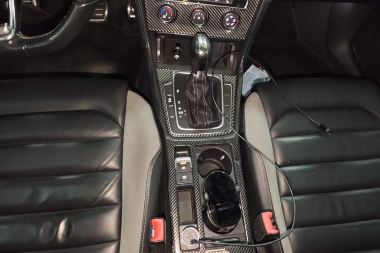 Used Volkswagen Golf 2017 280TSI Automatic R-Line Million-Vehicle Commemorative Edition Gear Lever
