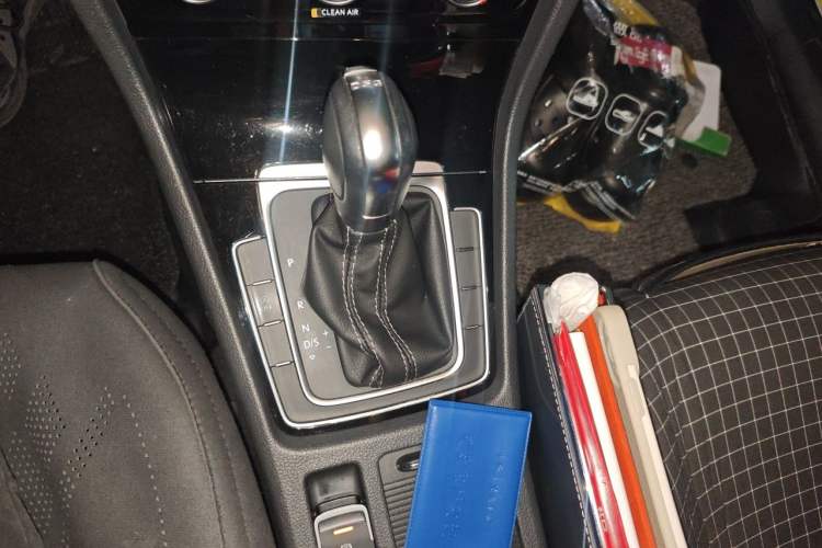 Used Volkswagen Golf 2017 280TSI Automatic R-Line Million-Vehicle Commemorative Edition Gear Lever