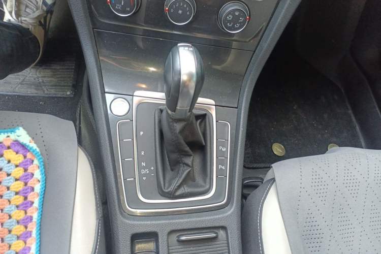 Used Volkswagen Golf 2017 230TSI Automatic Luxury Million-Vehicle Commemorative Edition Gear Lever