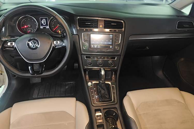 Used Volkswagen Golf 2017 230TSI Automatic Luxury Million-Vehicle Commemorative Edition Gear Lever