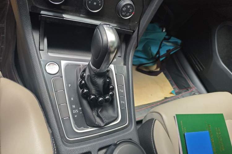 Used Volkswagen Golf 2017 230TSI Automatic Luxury Million-Vehicle Commemorative Edition Gear Lever