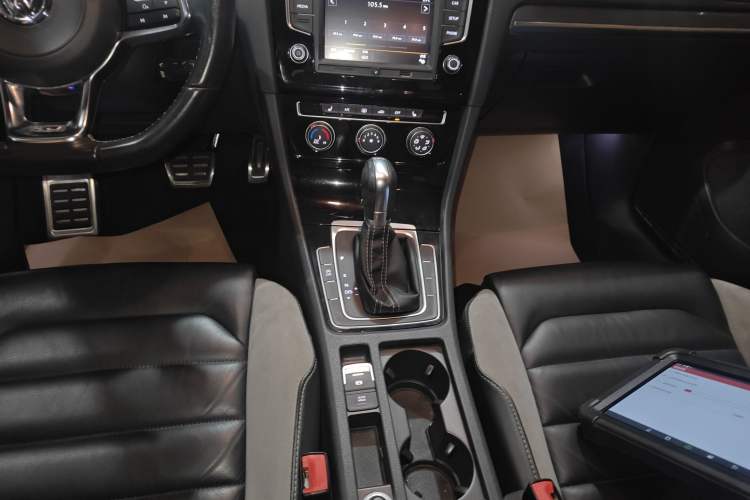 Used Volkswagen Golf 2017 280TSI Automatic R-Line Million-Vehicle Commemorative Edition Gear Lever