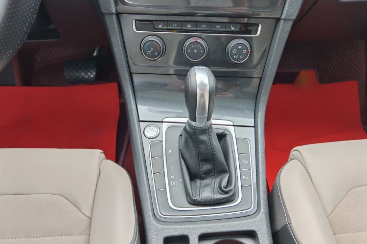 Used Volkswagen Golf 2017 230TSI Automatic Luxury Million-Vehicle Commemorative Edition Gear Lever
