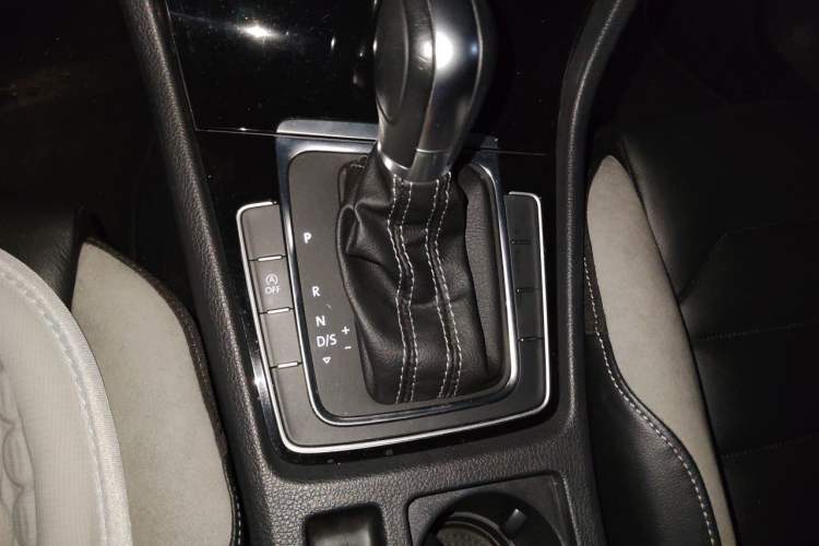 Used Volkswagen Golf 2017 280TSI Automatic R-Line Million-Vehicle Commemorative Edition Gear Lever