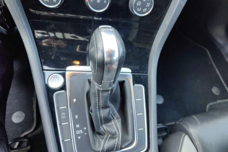 Used Volkswagen Golf 2017 280TSI Automatic R-Line Million-Vehicle Commemorative Edition Gear Lever