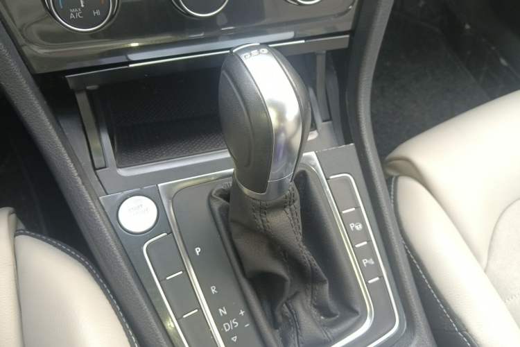 Used Volkswagen Golf 2017 230TSI Automatic Luxury Million-Vehicle Commemorative Edition Gear Lever