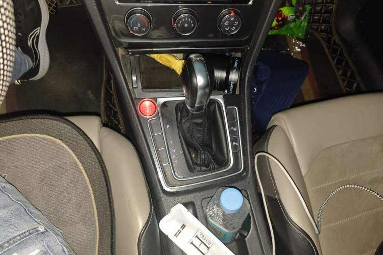 Used Volkswagen Golf 2017 230TSI Automatic Luxury Million-Vehicle Commemorative Edition Gear Lever