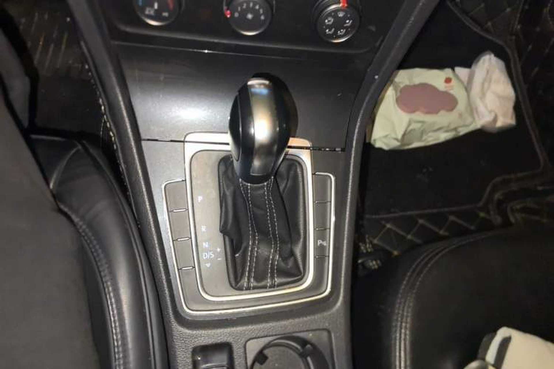 Used Volkswagen Golf 2017 1.6L Automatic Comfort Million-Vehicle Anniversary Edition Gear Lever