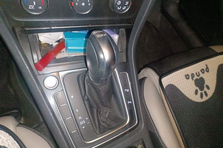 Used Volkswagen Golf 2017 230TSI Automatic Luxury Million-Vehicle Commemorative Edition Gear Lever