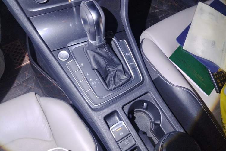 Used Volkswagen Golf 2017 230TSI Automatic Luxury Million-Vehicle Commemorative Edition Gear Lever