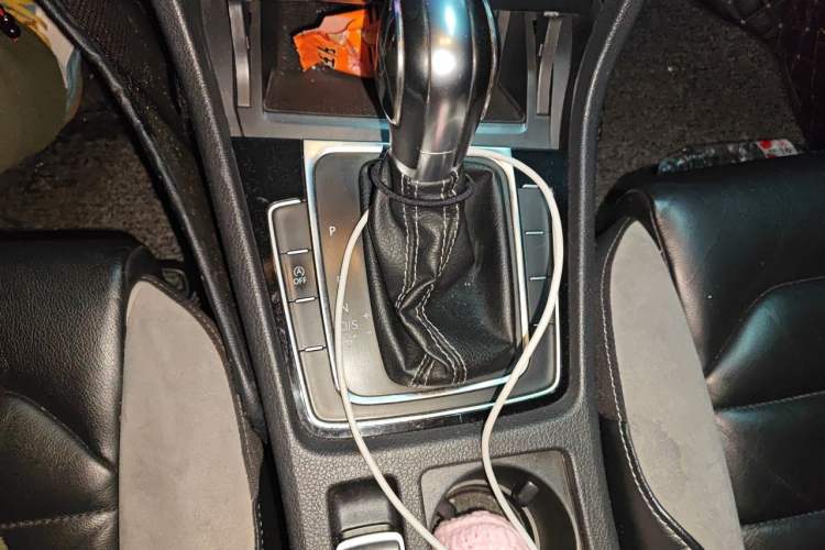 Used Volkswagen Golf 2017 280TSI Automatic R-Line Million-Vehicle Commemorative Edition Gear Lever