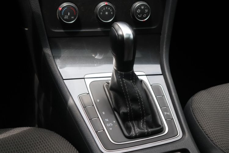 Used Volkswagen Golf 2017 1.6L Automatic Comfort Million-Vehicle Anniversary Edition Gear Lever