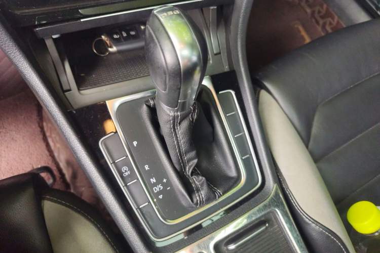 Used Volkswagen Golf 2017 280TSI Automatic R-Line Million-Vehicle Commemorative Edition Gear Lever