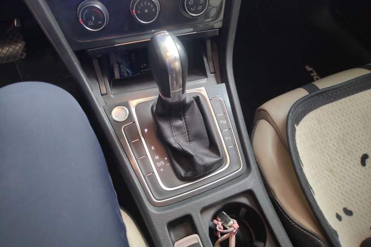 Used Volkswagen Golf 2017 230TSI Automatic Luxury Million-Vehicle Commemorative Edition Gear Lever