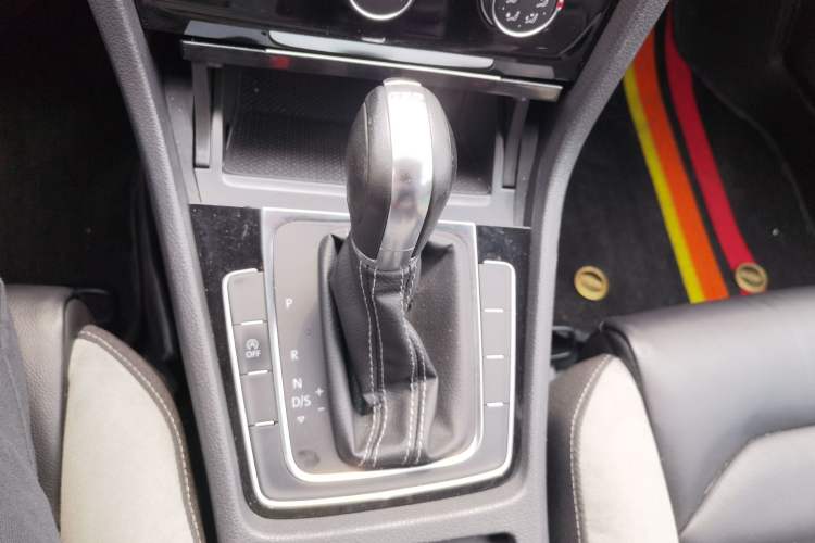 Used Volkswagen Golf 2017 280TSI Automatic R-Line Million-Vehicle Commemorative Edition Gear Lever