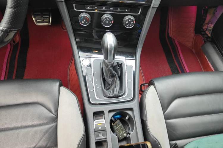 Used Volkswagen Golf 2017 280TSI Automatic R-Line Million-Vehicle Commemorative Edition Gear Lever
