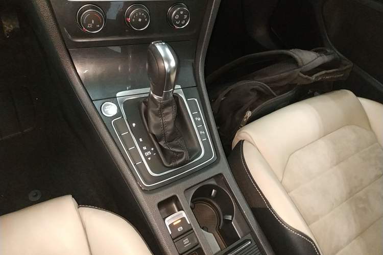 Used Volkswagen Golf 2017 230TSI Automatic Luxury Million-Vehicle Commemorative Edition Gear Lever