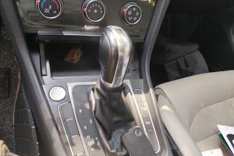 Used Volkswagen Golf 2017 230TSI Automatic Luxury Million-Vehicle Commemorative Edition Gear Lever