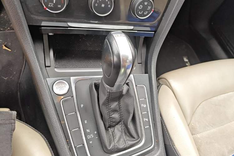 Used Volkswagen Golf 2017 230TSI Automatic Luxury Million-Vehicle Commemorative Edition Gear Lever