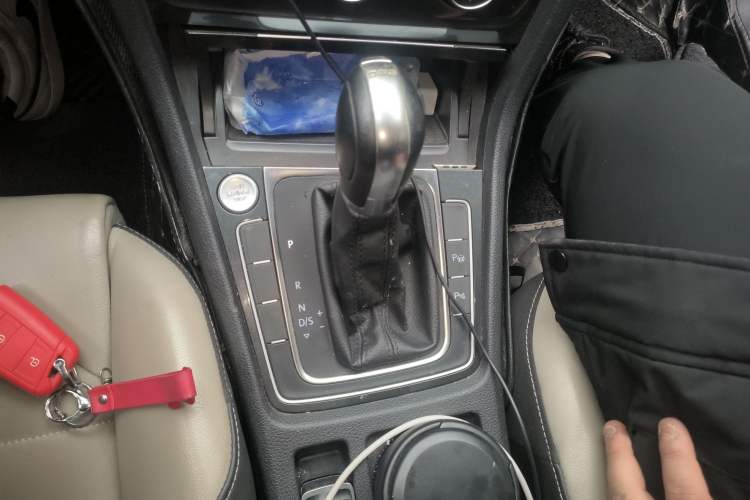 Used Volkswagen Golf 2017 230TSI Automatic Luxury Million-Vehicle Commemorative Edition Gear Lever