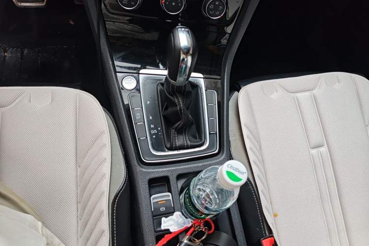 Used Volkswagen Golf 2017 280TSI Automatic R-Line Million-Vehicle Commemorative Edition Gear Lever