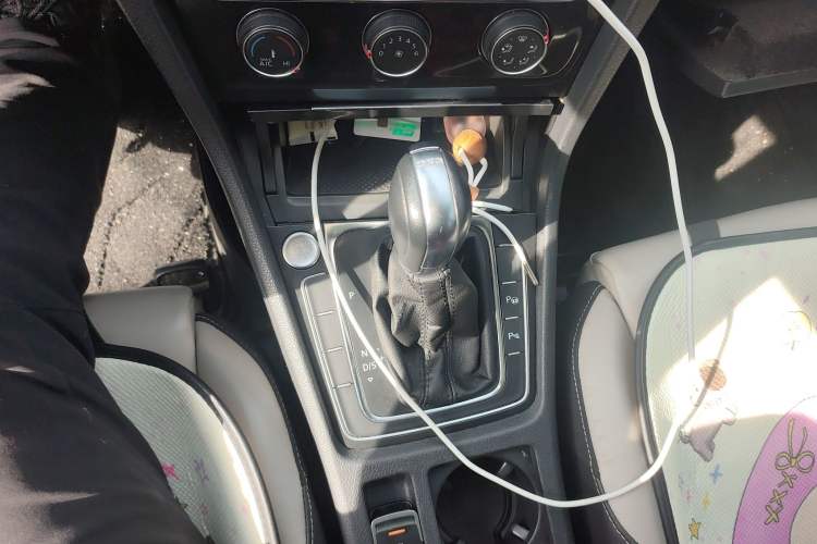 Used Volkswagen Golf 2017 230TSI Automatic Luxury Million-Vehicle Commemorative Edition Gear Lever