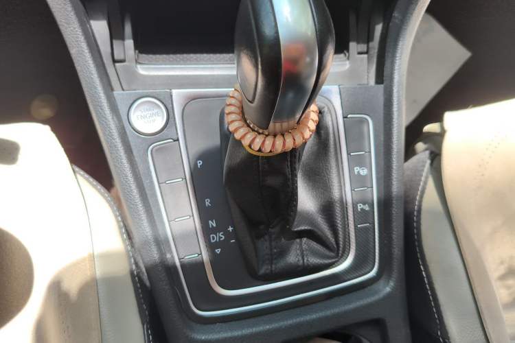 Used Volkswagen Golf 2017 230TSI Automatic Luxury Million-Vehicle Commemorative Edition Gear Lever