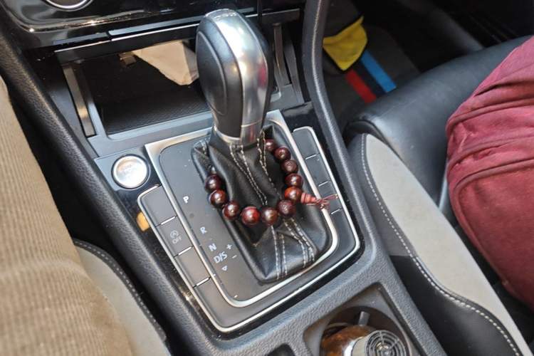 Used Volkswagen Golf 2017 280TSI Automatic R-Line Million-Vehicle Commemorative Edition Gear Lever