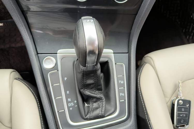 Used Volkswagen Golf 2017 230TSI Automatic Luxury Million-Vehicle Commemorative Edition Gear Lever