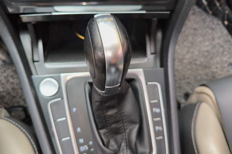 Used Volkswagen Golf 2017 230TSI Automatic Luxury Million-Vehicle Commemorative Edition Gear Lever
