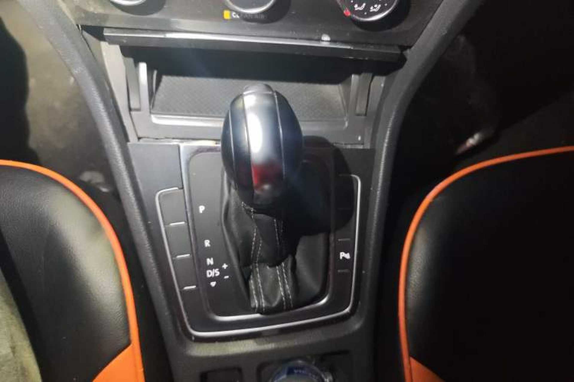 Used Volkswagen Golf 2017 1.6L Automatic Comfort Million-Vehicle Anniversary Edition Gear Lever